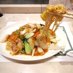 北京料理桂蘭 - 中華麺の表面に絶妙な焼き目がつけられています(o^^o)