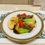 北京料理桂蘭 - 高級食材のマコモタケ(マコモダケ)と柔らかくて旨味のある牛肉をふんだんに使った一品です(o^^o)