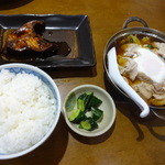 海楽 - Bセット　煮魚＋豚肉鍋定食￥800☆