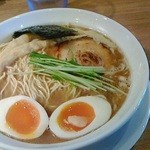 らーめん専門 うしおととり - 140605群馬　うしおととり　味玉醤油ラーメン790円（中盛りサービス）