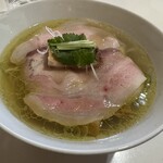 らあめん サンド - 比内地鶏とシャモロックの塩らぁめん(味玉&チャーシュー増し)
