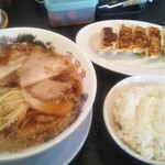来来亭 - 料理写真:ラーメン餃子セット♪