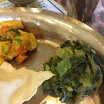 インド料理 パリワル - ベジ料理(アチャールと高菜炒め)も良い仕事してます♪