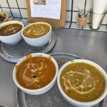 Sajilo Cafe - ■カレー2種セット×2(チキン、マトン、野菜、バターチキン)ラッシー、バナナラッシー、サラダ¥1,400＋チーズナン変更¥220