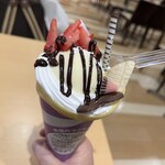 圧倒的クレープ専門店 悪魔のつぶやき - イチゴ、バナナにチョコ各種　アポロチョコも