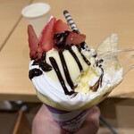 圧倒的クレープ専門店 悪魔のつぶやき - 硬めのチョコは先に食べた後…