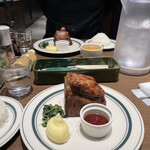 マロリーポークステーキ - 訪問日2024.12.13（金）
      平日ランチレギュラーセット
      蔵王山270g  1370円（税込）