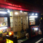 八坂ラーメン - なんだかイニシエな外観に吸い込まれる〜♪