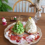 Cafe Luire - クリスマスのケーキプレート1810円　散らした綿菓子で雪の感じを出してるそうです。