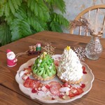 Cafe Luire - クリスマスツリーのピスタチオ苺ケーキとホワイトクリスマスのケーキ