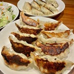 餃子 天福居 - しっかり目に焼き色つけてカリもちうまうま