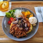 ヒナタ屋 - ナスキーマカレーと3種の野菜添え バニラアイス付き
