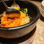 和牛焼肉 LIEBE - 黒毛和牛石焼さピビンバ　1.400円