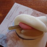 石舟庵 - 料理写真:花びら餅378円◎◎◎　紅白のお餅　ごぼう　白味噌餡