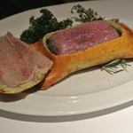 ラ・トルテュ - 仔羊ロースの塩釜焼き　開いて