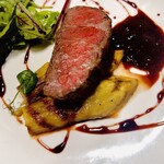 アディス - 和牛のロースト直火焼き茄子とザクロのソース