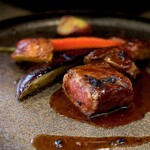 エピセ - ベーシックなトリュフソースが旨い。 このロイヤルロードが実は最近、めっきり減りました。 なのでむしろ新鮮に感じます。 実に旨いんだけど、シェフの技術が見えにくいのが高級牛。 ここの野菜のガルニチュールはいつも旨い。 こちらも楽しみ。