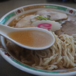 麺龍 - クリアなスープは琥珀色
