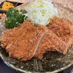 とんかつ くにか - カットされている方がチキンカツ