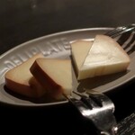 DEN - 自家製スモークチーズ