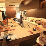 BRILLANTE IL SUZUKI - カウンターのみの店内