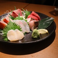 UMAMI日本酒弐番館 - 本マグロ入りお刺身６点盛り