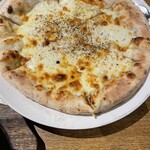 PIZZA LABO Regina - クアトロフォルマッジ