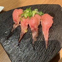 焼肉 にくなべ屋 神戸びいどろ 北野坂店 - 炙り牛寿司