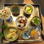 松まつもと - 小鉢の八寸　　①もずく　②アスパラの白和え　③白アスパラのおひたし　④たこ　⑤ゆばと雲丹　⑥コハダのワイン〆　☆３