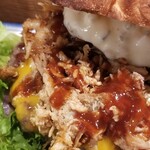 CHILLAX BURGERS&WINE - プルドポークチーズバーガー
