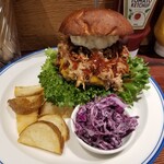 CHILLAX BURGERS&WINE - プルドポークチーズバーガー