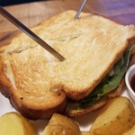 CHILLAX BURGERS&WINE - サバカツサンド