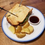 CHILLAX BURGERS&WINE - サバカツサンド