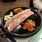韓無量 - サムギョプサル