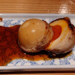 寿司と焼き鳥大地 - 串焼き 煮卵260円(税抜)