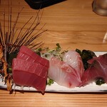 寿司と焼き鳥大地 - 大地の船盛 3点盛790円(税抜)