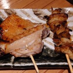 寿司と焼き鳥大地 - 手羽先190円(税抜)皮160円(税抜)