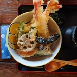 大和まほろば - ごはんの量は控えめだったらしい。ミニ天丼。