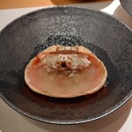 鮨 波やし - セイコガニの甲羅に熱燗を