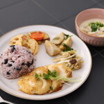 カフェプラス - 1月限定 黒酢てりやきチキンのデトックスプレート 塩麹の豆乳ポタージュ付き