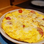 和洋折衷 ずいこう - トマトとアンチョビのチーズオムレツ