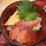 八島 - ミニサーモンいくら丼