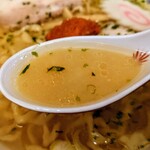 赤湯ラーメン 龍上海 - スープ、辛味噌投入前。