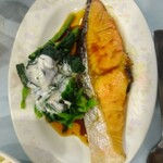 カルフール - メイン皿(塩鮭)アップ