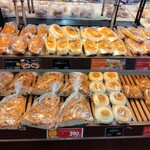 パン工房 - 料理写真:カレーパンやパニーニが税込で345円 (デパートのパンの値段と変わらない)