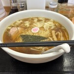 らーめんどんぐり - ワンタンめん（中）、950円。