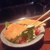 ステーキハウス ケルン アネックス - パルメザンとパン粉でチーズ焼。シーザーサラダです。