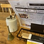 ラニーチーズ - 呼び鈴とチーズフォンデュ用のものまで揃えてある。