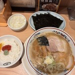 三三七 - 中華そば、ライス、海苔増し別皿、玉ねぎ