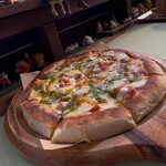 ミノールマルシェ - テラス席には、フィギュアが沢山。小さなお子さんなら何時間でもいちゃいそう。